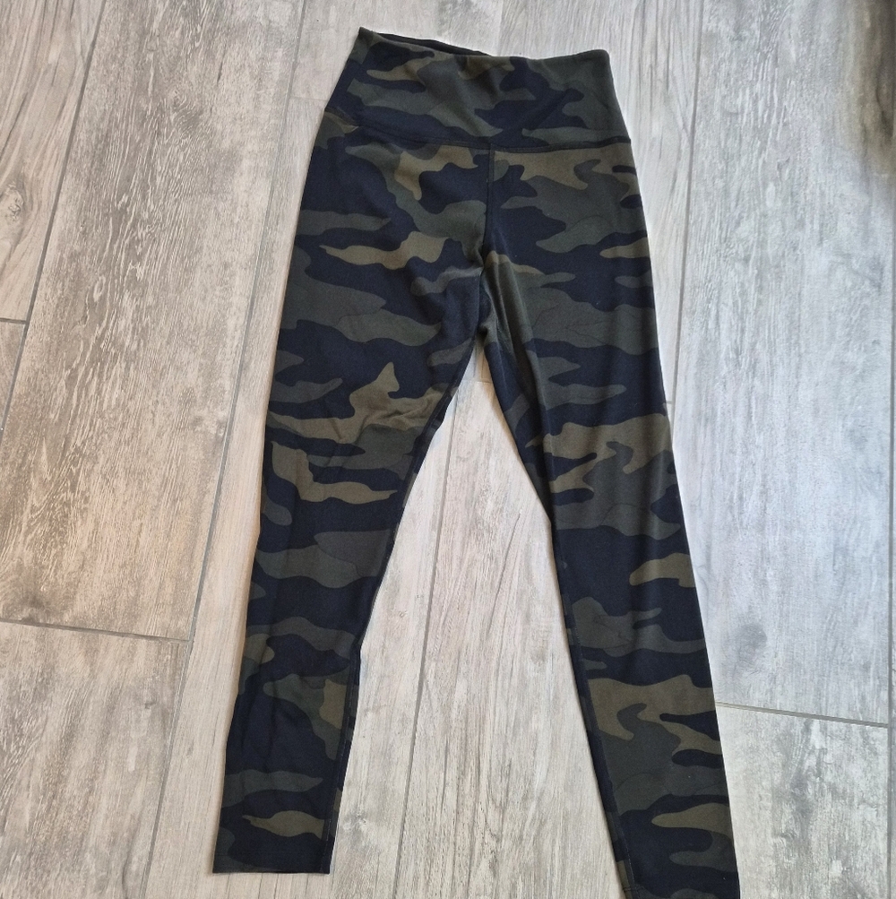 PINK Camo Print Leggings